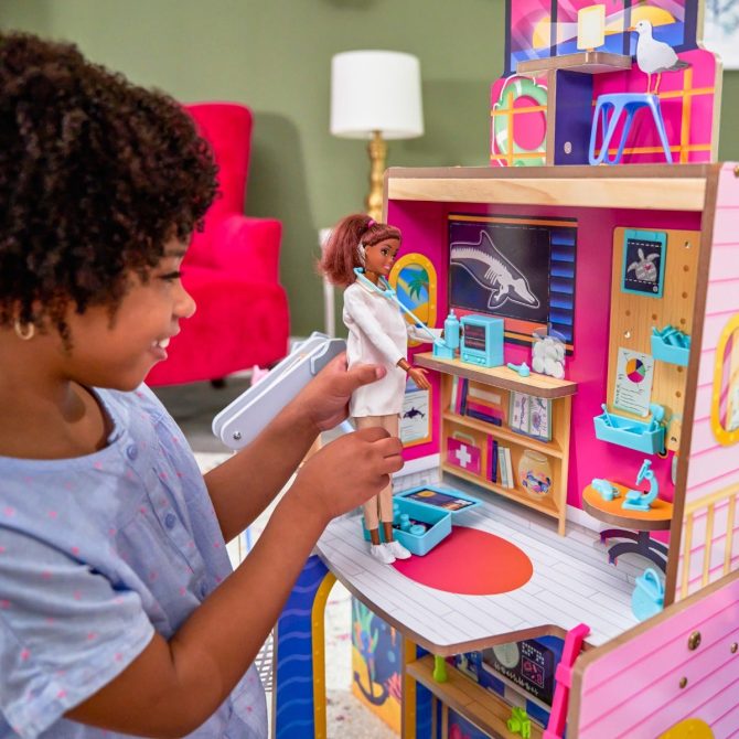 2-in-1 Beach & Rescue Center Dollhouse - Image 2