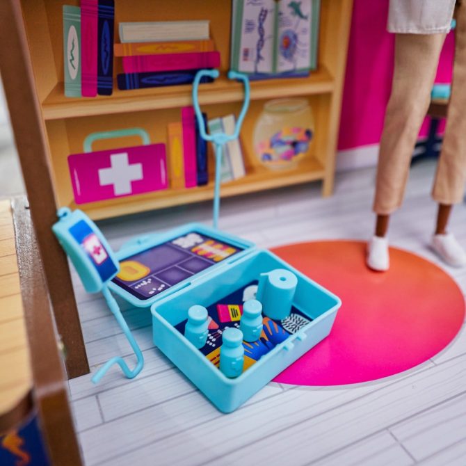 2-in-1 Beach & Rescue Center Dollhouse - Image 7