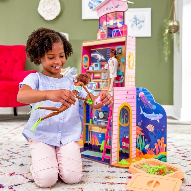 2-in-1 Beach & Rescue Center Dollhouse - Image 9