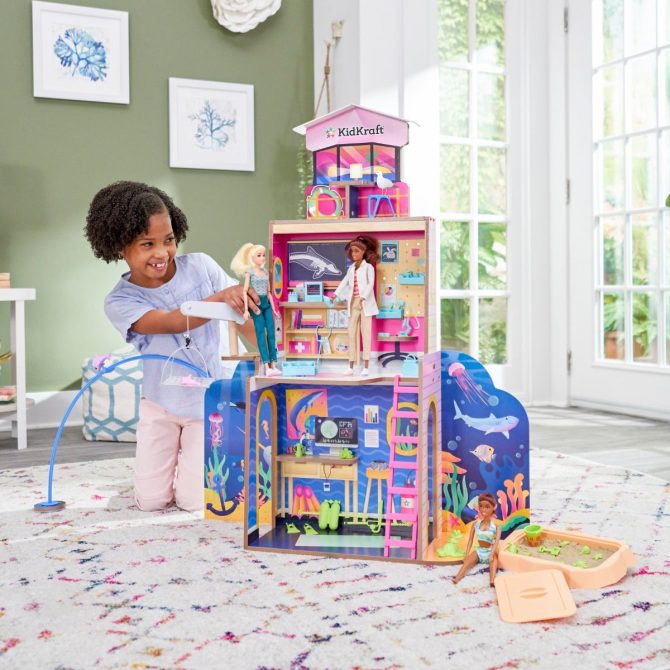 2-in-1 Beach & Rescue Center Dollhouse