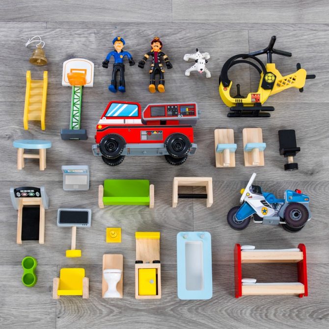 Everyday Heroes Wooden Play Set - Image 11