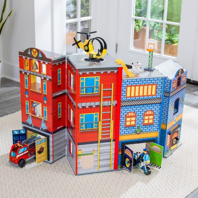 Everyday Heroes Wooden Play Set - Image 10