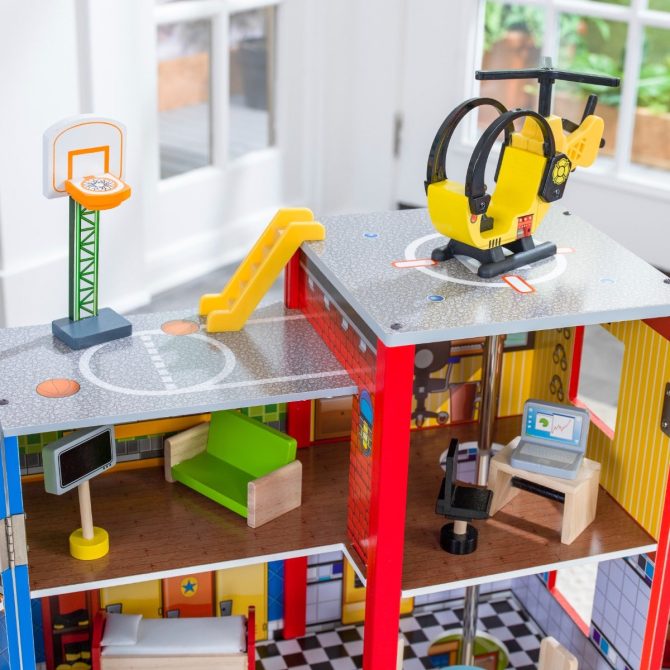 Everyday Heroes Wooden Play Set - Image 8