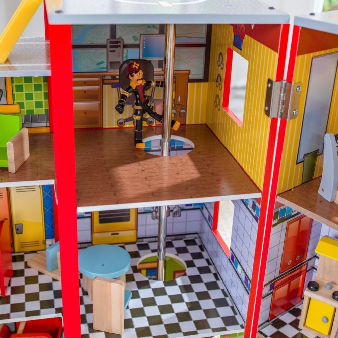 Everyday Heroes Wooden Play Set - Image 5