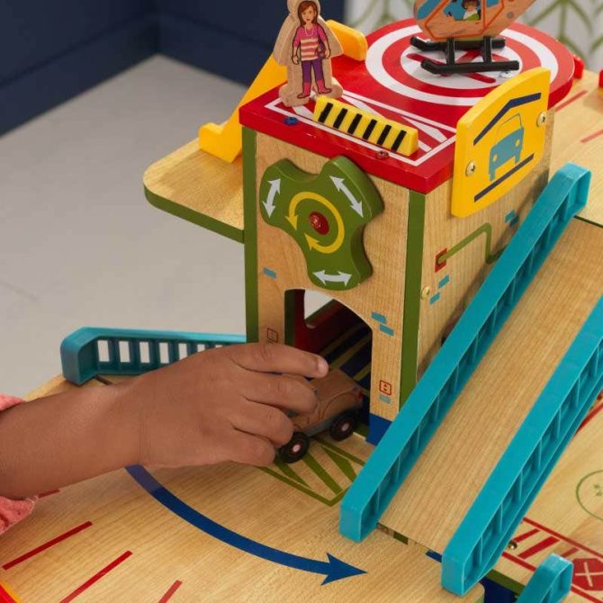 Wash n Go Wooden Car Garage - Image 8