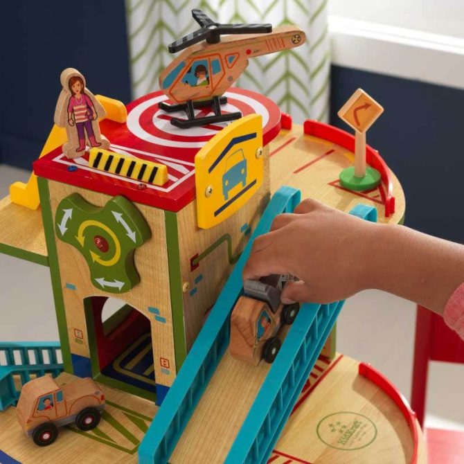 Wash n Go Wooden Car Garage - Image 6