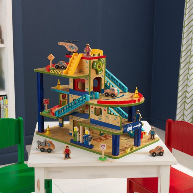 Wash n Go Wooden Car Garage - Image 3