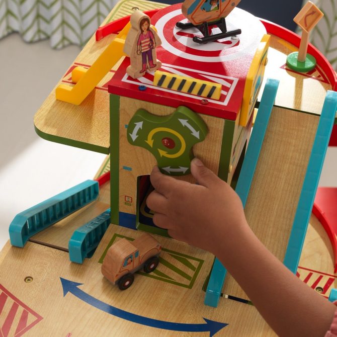 Wash n Go Wooden Car Garage - Image 2
