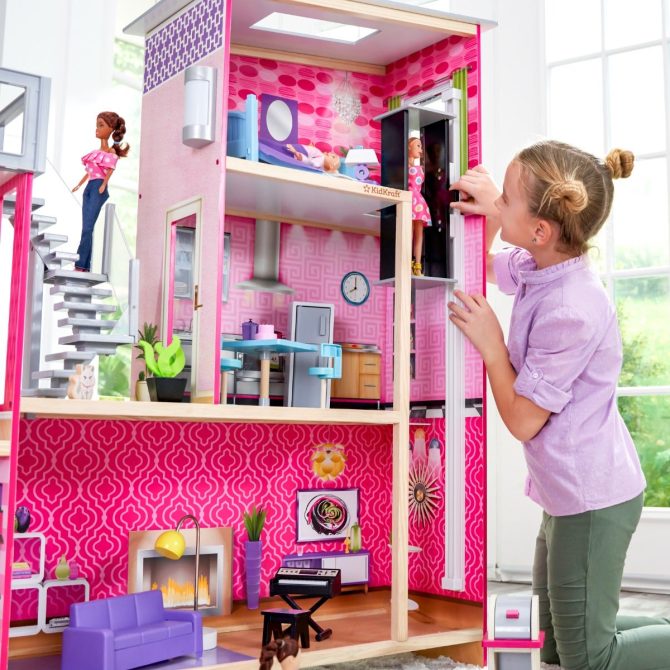 Uptown Dollhouse - Image 4